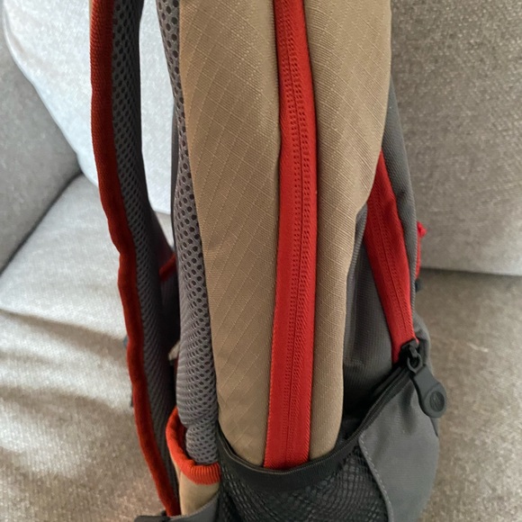 Coleman Glaciere Backpack Cooler Tan and Gray - Picture 5 of 6